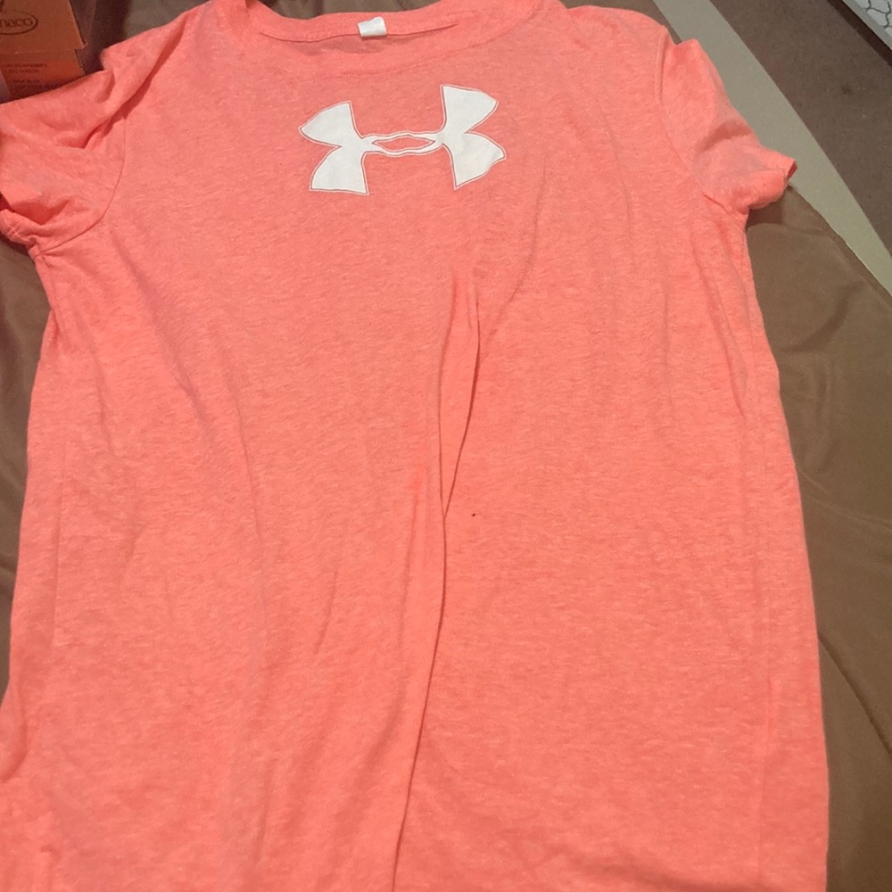 Under armor  shirt only worn once